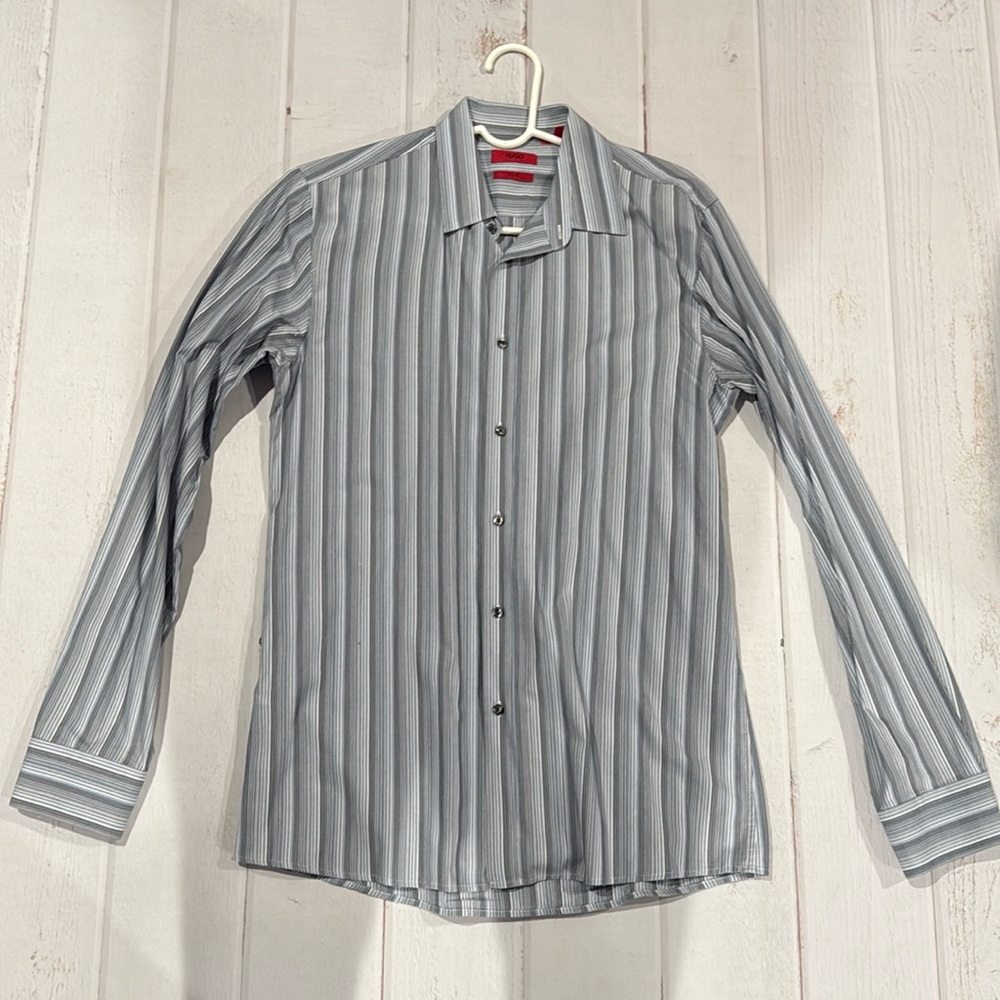 Hugo Boss Red Label Slim Fit Button-Up Shirt – Elegance & Style